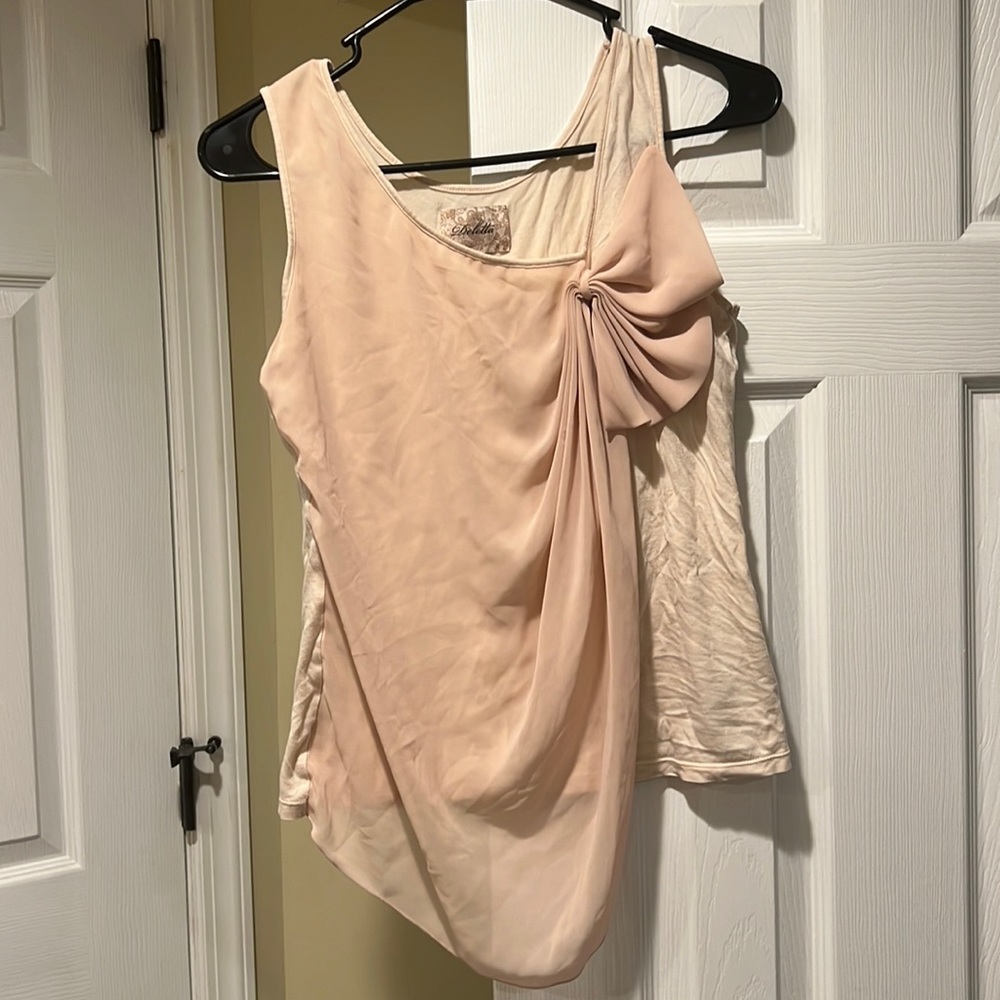 Gorgeous peach small top